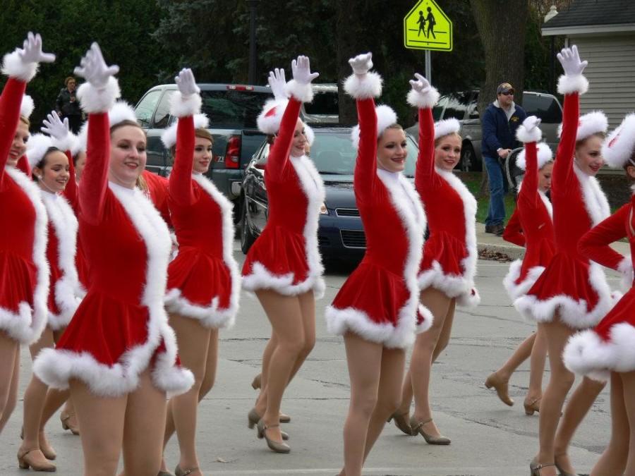 Milford Christmas Parade brings hundreds out to enjoy holiday spirit