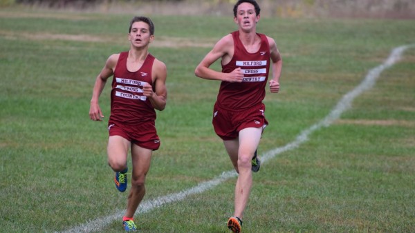 Milford’s boys cross country team leans on younger runners