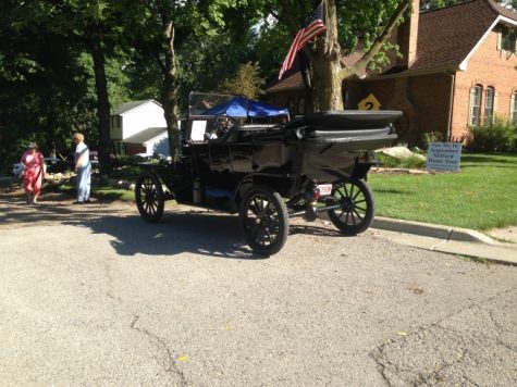 Old carriage by the Ward-Hunter house. 