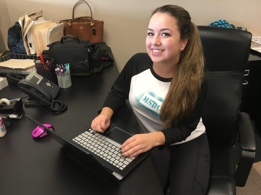 Junior Payton Leo enjoys working at the Spinal Column for her Internship. 