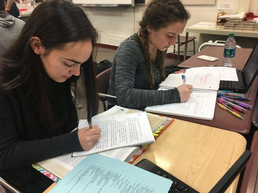 Juniors Olivia Mobley and Sydney Rice taking advantage of extra time in class to study. 