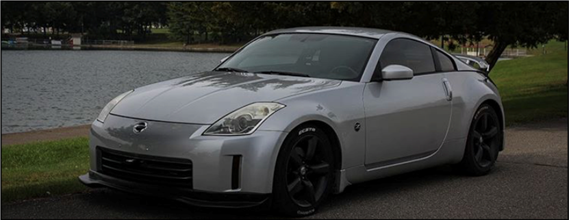 Will Sjrogren’s Z posing for a photoshoot at the beach 