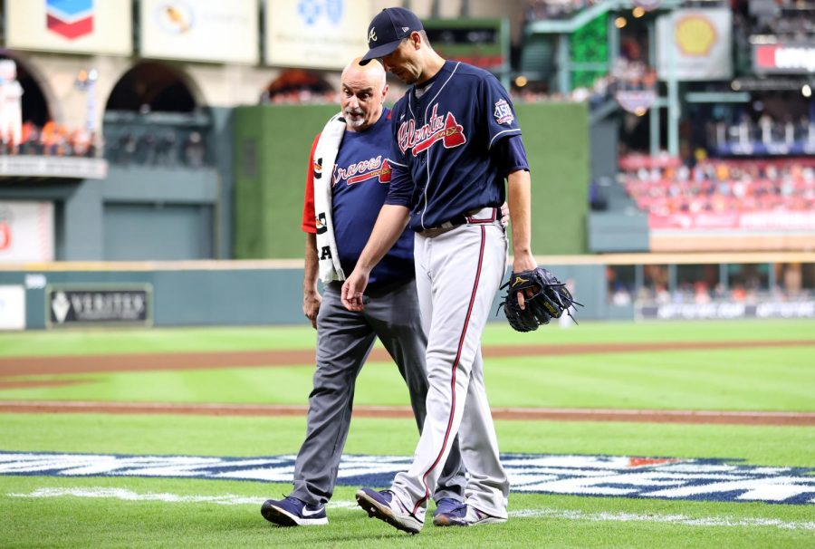 Braves pitcher Charlie Morton walks off the field after being hit with a comebacker in the third inning. X-Rays would later show he suffered a fractured right fibula.