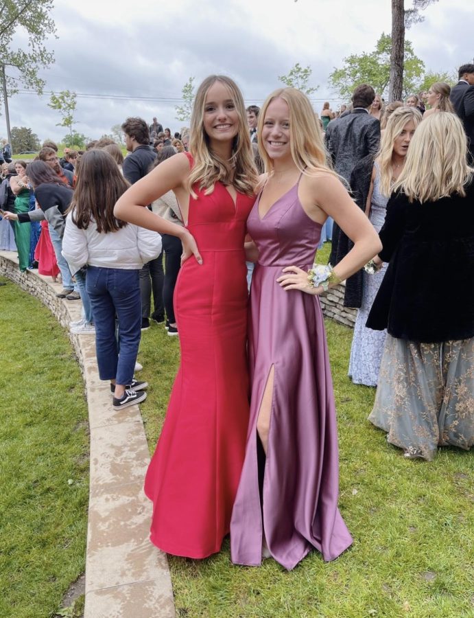 Seniors Lauren Jackson and Chloe Mobley at prom pictures 2022 (Photo courtesy of Lauren Jackson).

