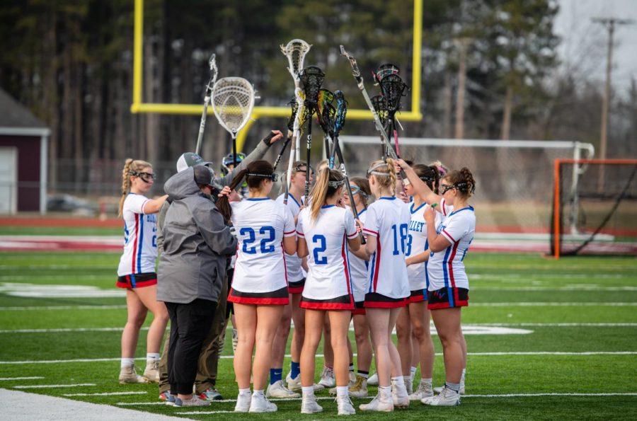 Girls Varsity gathers to do a chant before taking their positions.