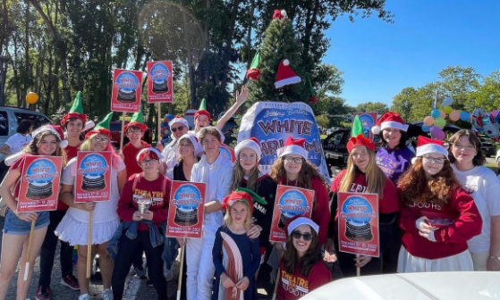 White Christmas members participate in Homecoming parade (photo courtesy of Milenda Mihail)