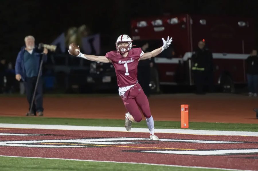 Senior+Max+Cremeans+celebrates+after+scoring+the+first+Maverick+touchdown.+The+Mavs+led+14-7+at+halftime+%28Photo+courtesy+of+Jerry+Rea+Photography%29.