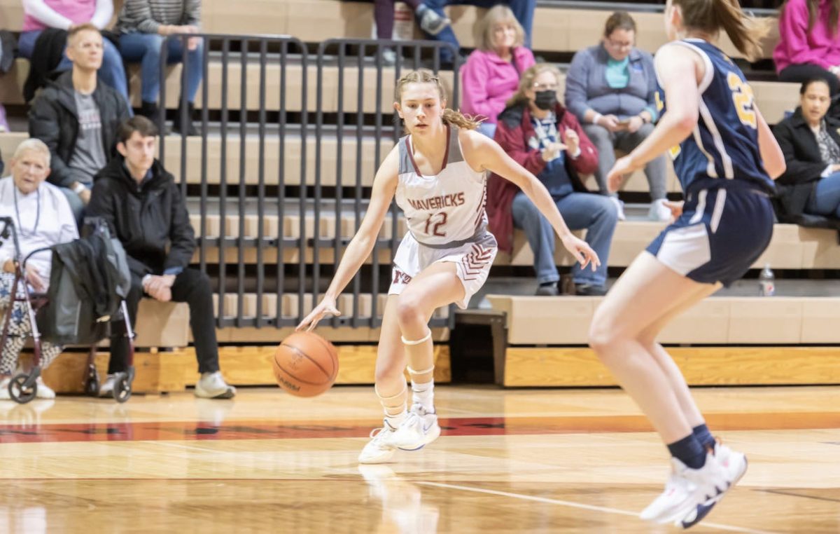 Senior+Maddie+Stevens+dribbling+the+ball+down+the+court+during+her+junior+season.+%0A%0A%28Photo+Courtesy+of+Jerry+Rea%29